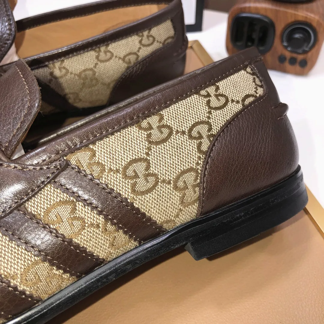 Men's shoes 💰600💰 Brand: GUCCI (Gucci) Standard size: Men's size 38/44 (45 can be customized) Grade: Same as the official website Original quality Material: Original cowhide Water-dyed cowhide lining Original rubber outsole Style category: Men's fashionable casual leather shoes Distinguished big-name luxury elements Top luxury Color: Actual picture